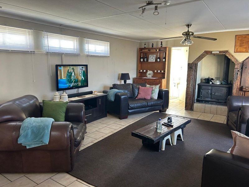 Beautiful Family Home for Sale in Walvis Bay! - Photo 4