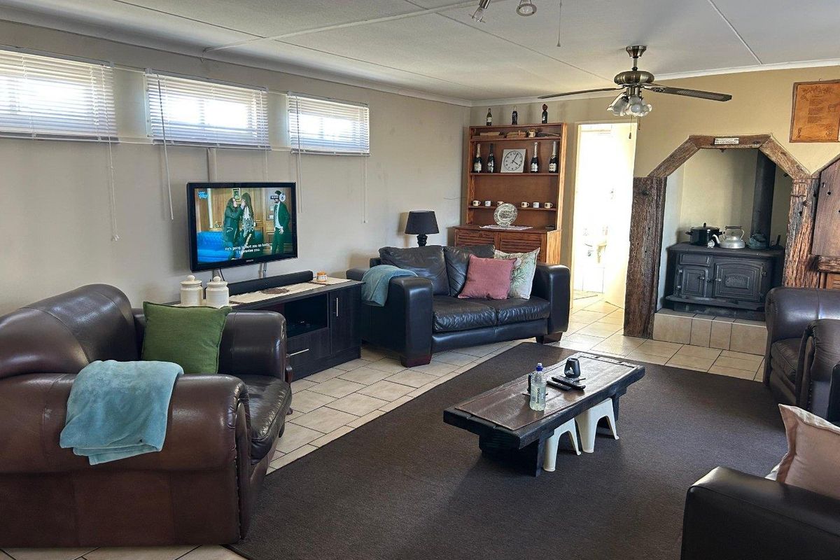 Beautiful Family Home for Sale in Walvis Bay! - Photo 4