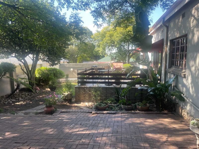 A Warm & Welcoming Kensington Gem — A Home Filled With Heart and Character - Photo 1