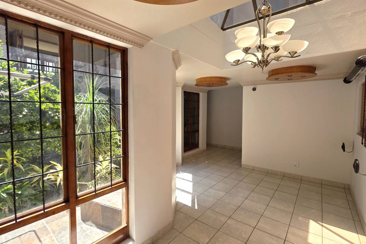 Entertainers Dream 4 Bedroom 5 Bathroom Home - Photo 4