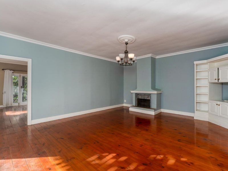 Spacious Family Home with Versatile Living Options in Capri Village - Photo 4