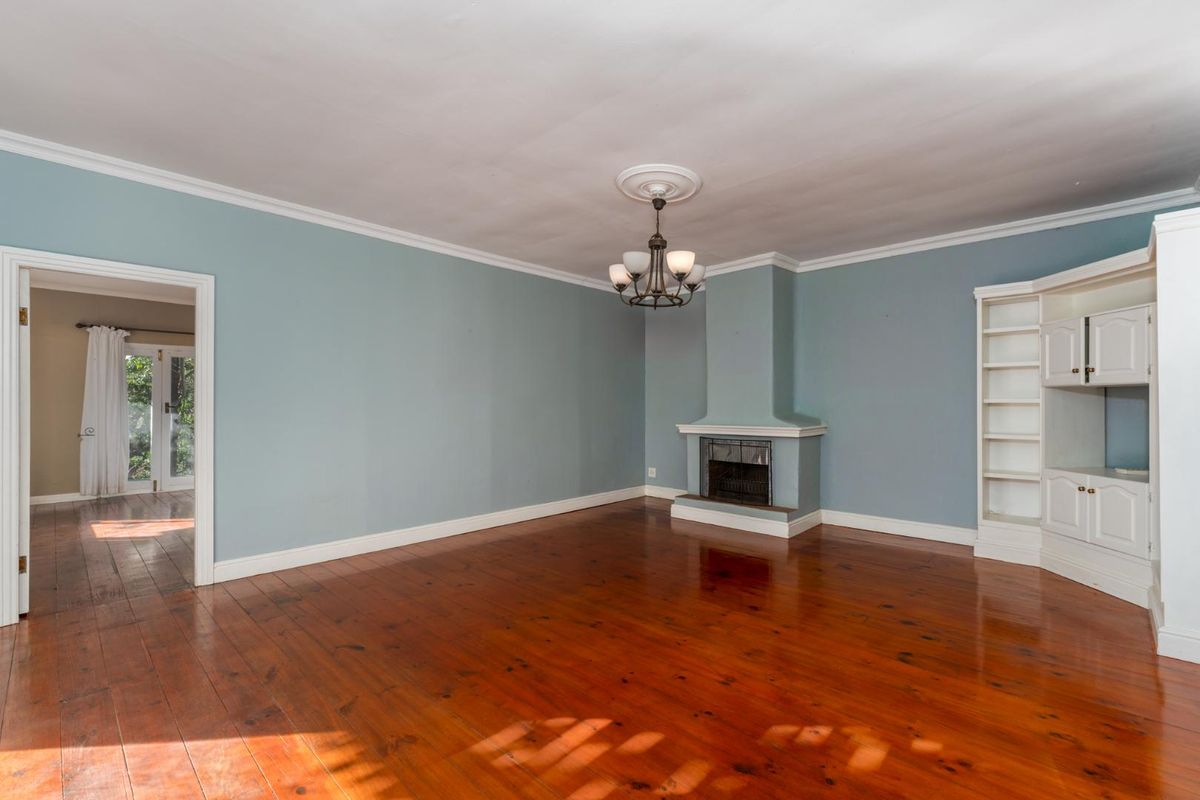 Spacious Family Home with Versatile Living Options in Capri Village - Photo 4