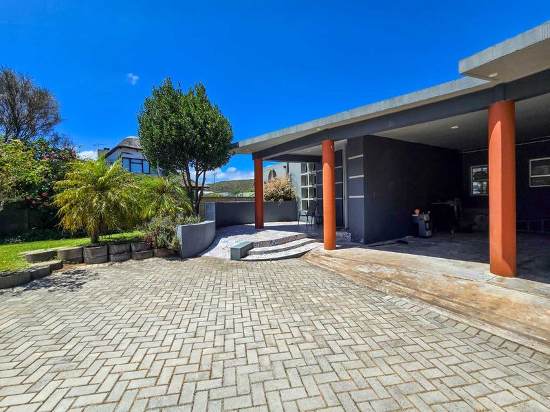 Stunning home with river view for sale in Stilbaai-Wes. - Photo 2
