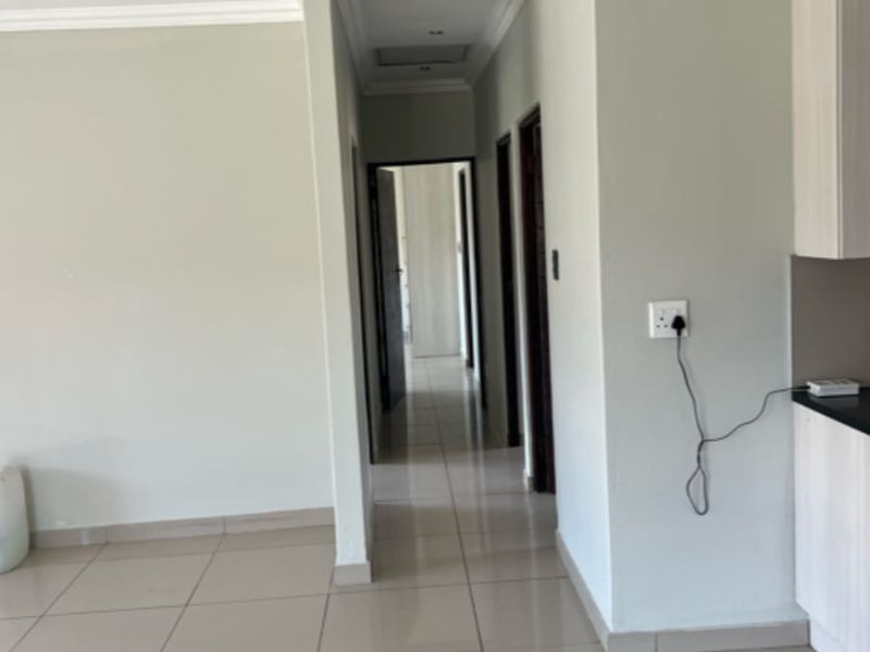 3 Bedroom House For Sale - Photo 7