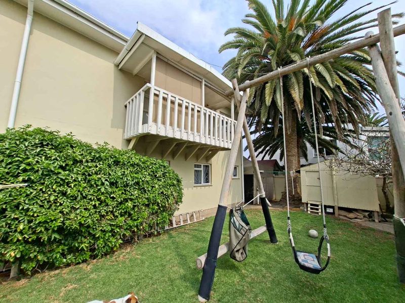 "Income Potential: 4-Bedroom Home + Three Flats!" - Photo 7