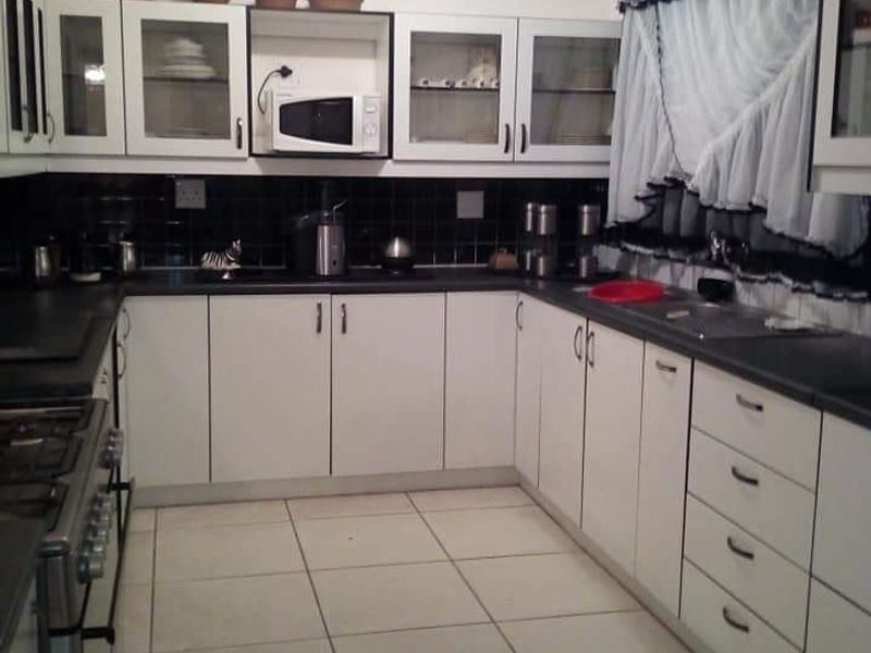 Family House with 3 Flats for Sale, Swakopmund Tamariskia - Photo 7