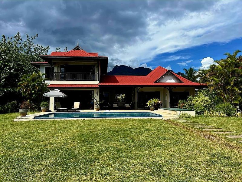 Exceptional Eden Island Villa in unbeatable position - Photo 2