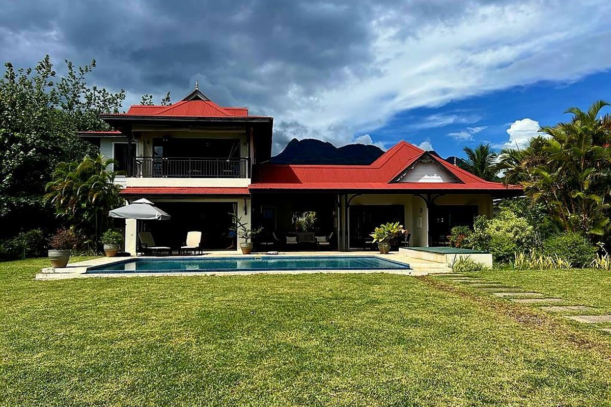 Exceptional Eden Island Villa in unbeatable position - Photo 2
