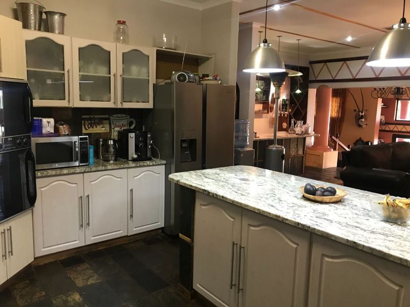 Welcome Home to your own piece of Paradise - Photo 9