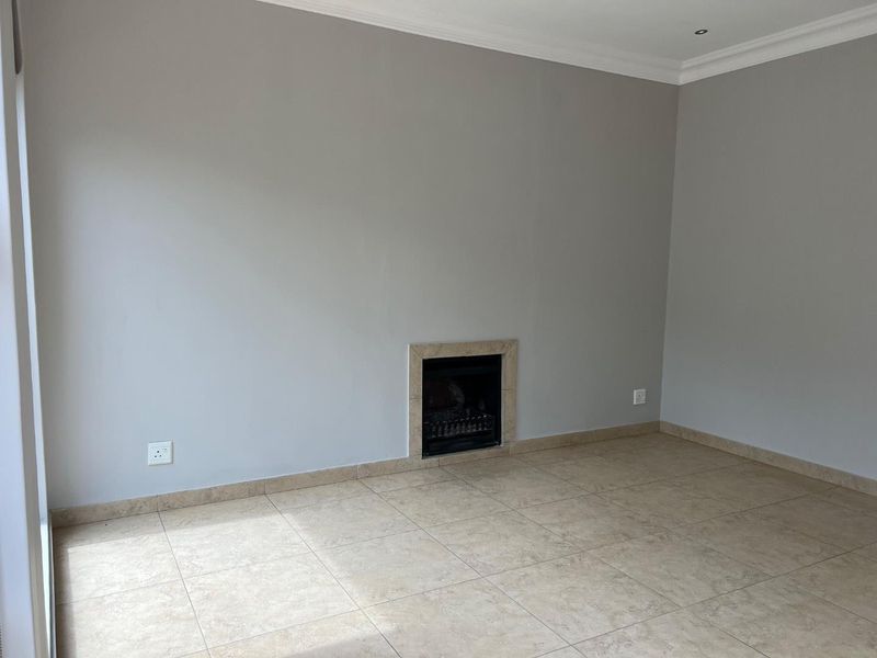 FAMILY HOME FOR RENT IN LOMBARDY ESTATE EAST OF PRETORIA - Photo 6