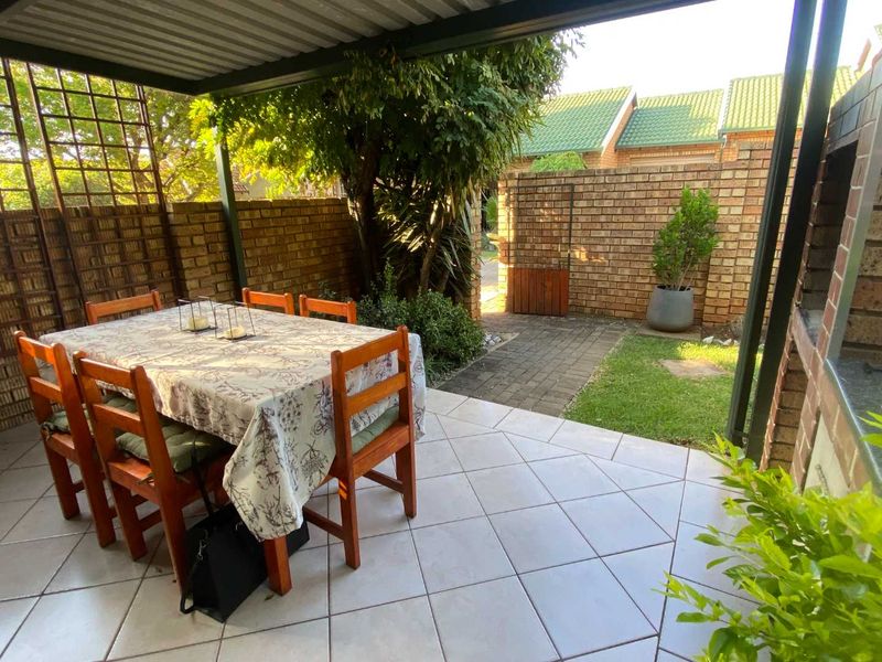 2 Townhouse for Sale in Highveld. - Photo 8