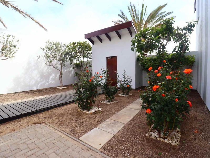 Dune View 4-Bedroom Luxury Home with 2 Flats for Sale, Swakopmund Kramersdorf - Photo 5
