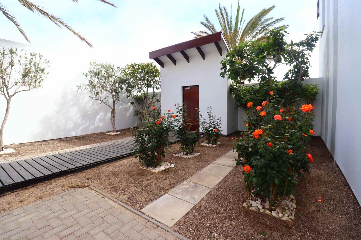 Dune View 4-Bedroom Luxury Home with 2 Flats for Sale, Swakopmund Kramersdorf - Photo 5