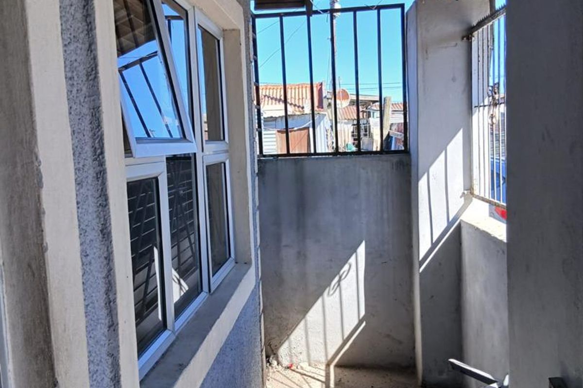 Charming Entry-Level Home in Khayelitsha – Ideal for First-Time Buyers - Photo 4