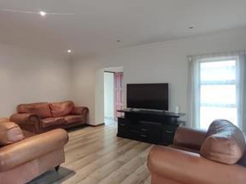 Well maintained house - Photo 8