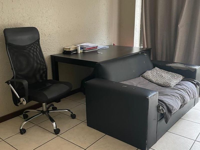 2 Bedroom apartment availble for sale in Bloubosrand - Photo 9