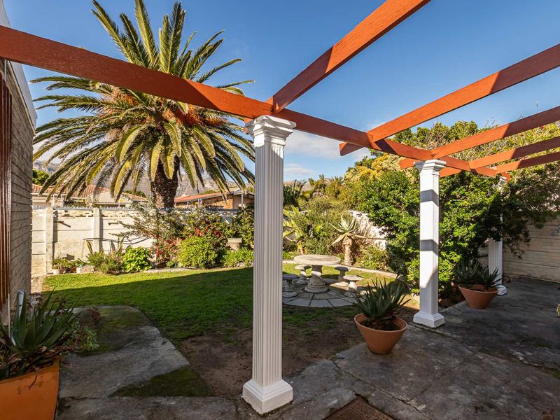 Charming  facebrick 3 bed family home with Granny Flat and Entertainers Delight. - Photo 2