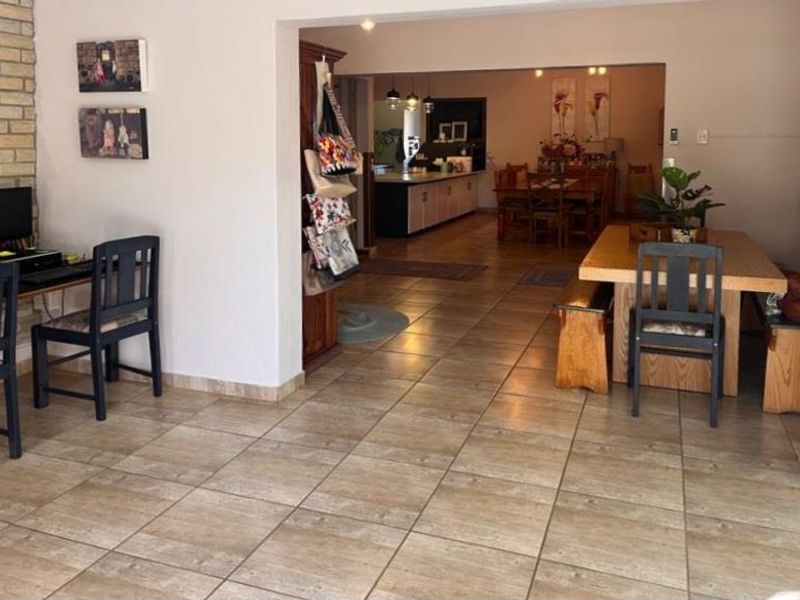 Spacious Family Home with Excellent Features and Prime Location - Photo 10