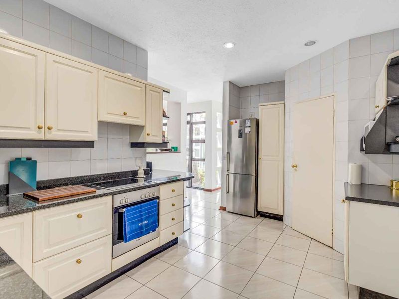 Warm, Light-Filled Home with Tranquil Garden Setting in Fourways Gardens Phase 2 - Photo 8