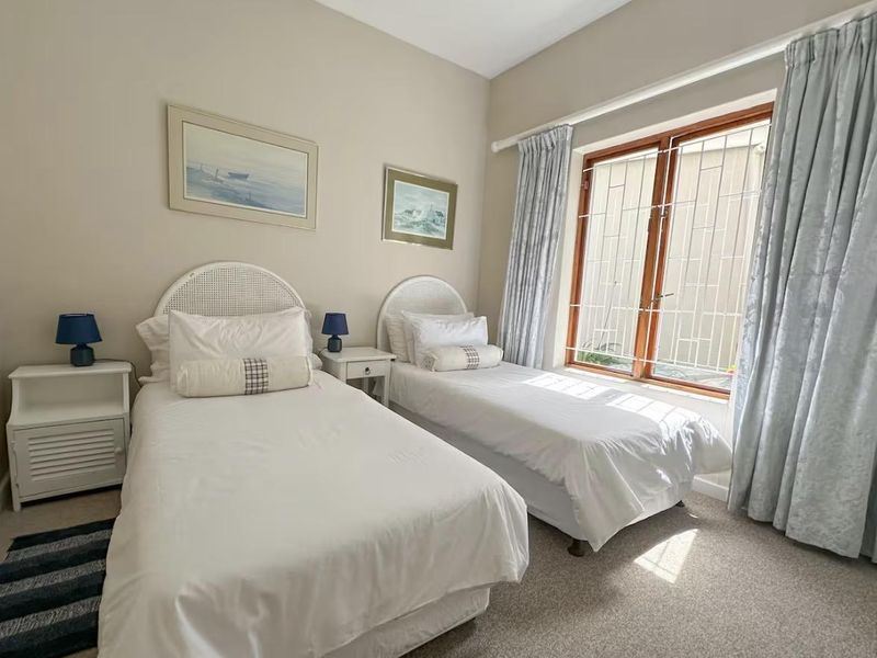 St. James Sunny 2 Bed Seaview Apartment - Photo 5