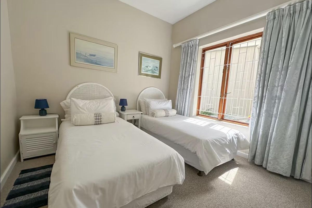 St. James Sunny 2 Bed Seaview Apartment - Photo 5