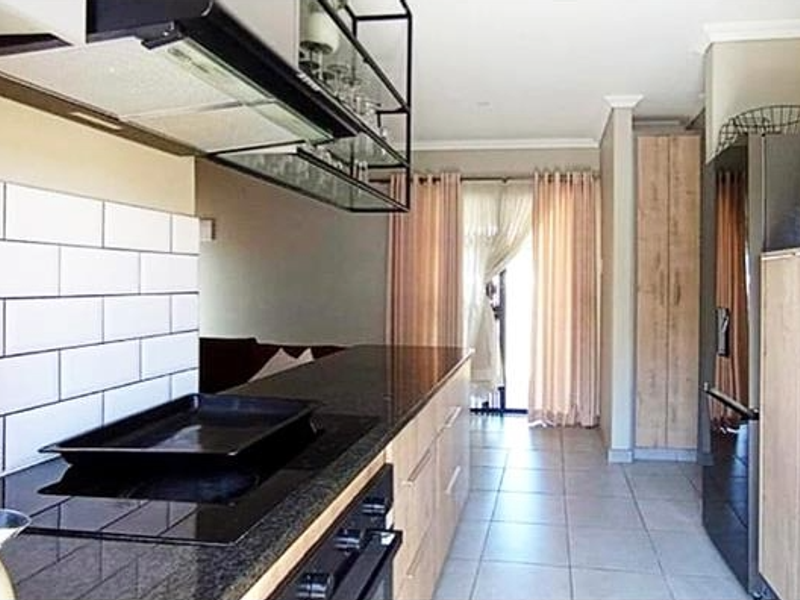 Modern Living, Maximum Security - Photo 3