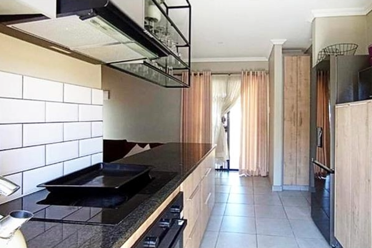 Modern Living, Maximum Security - Photo 3