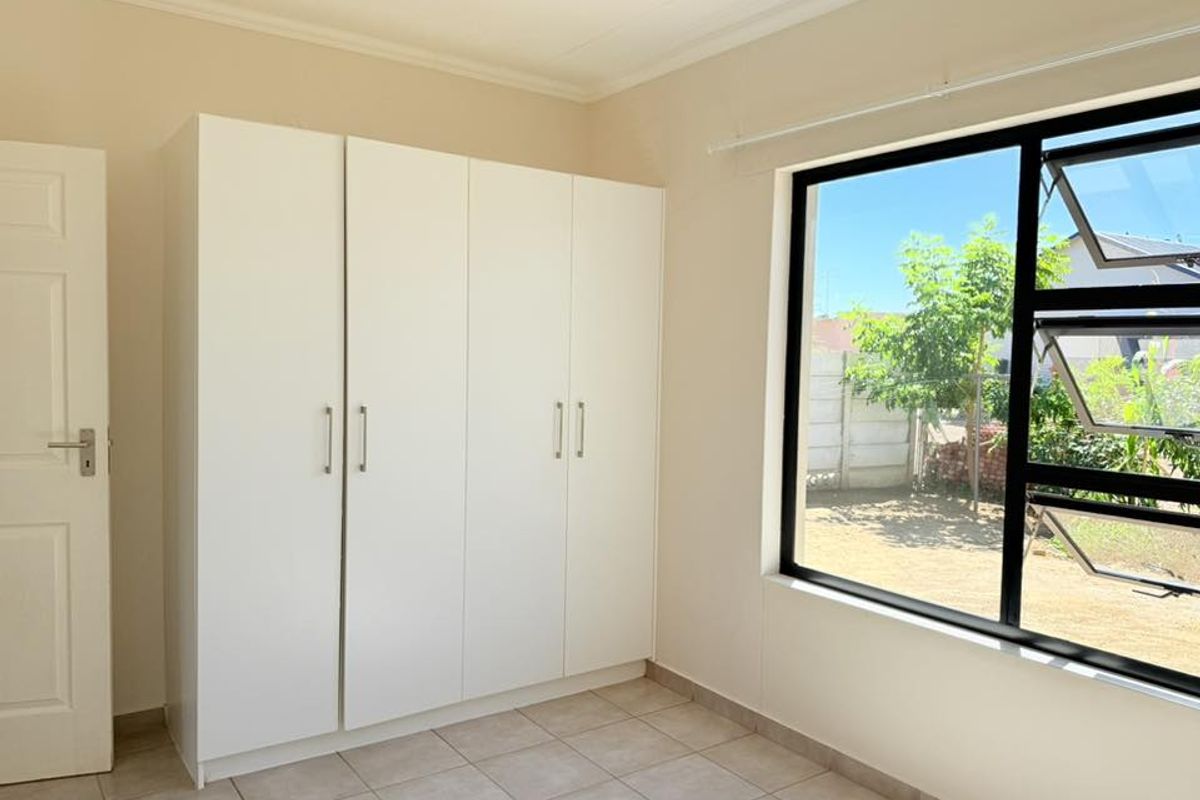 DISCOUNT N$120,000.00 - Photo 4