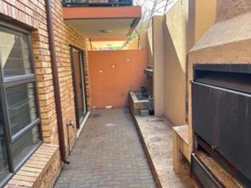 Modern 2 Bedroom Ground floor Unit for Sale! - Photo 10