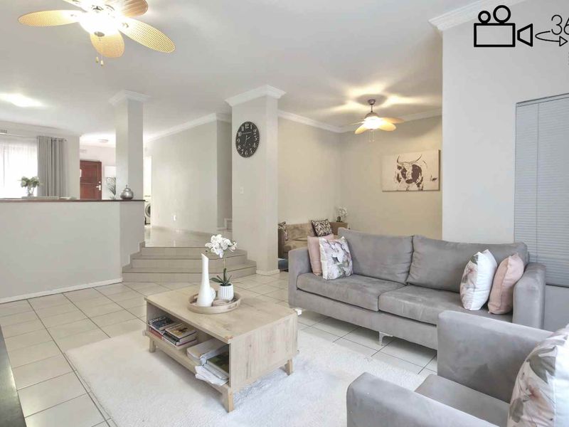 Perfect Location, Perfect space – 3 Bedroom Sandton Townhouse with Private Garden - Photo 1