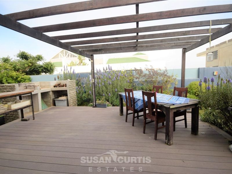 6 BEDROOMS AND FREESTANDING COTTAGE HOME, VOGELSTRAND - Photo 9