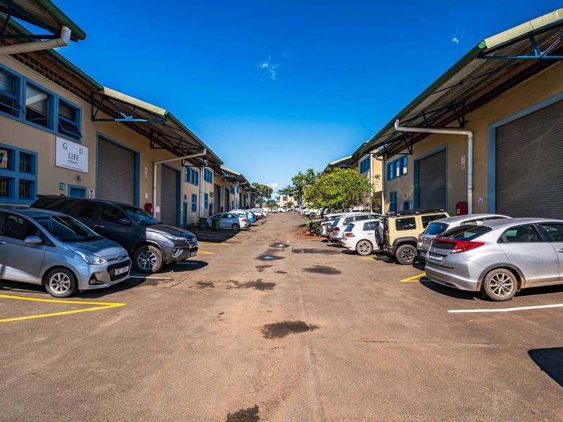 Secure CCTV-Monitored Unit in Prime Industrial Park - Photo 4