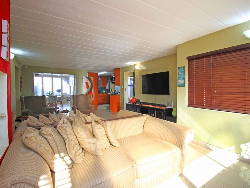 Modern Estate Gem with Entertainment Flair & Holiday Vibes! - Photo 9