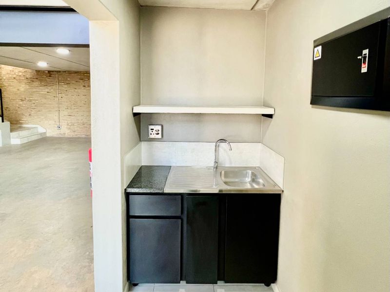 COMMERCIAL UNIT UP FOR RENT AT HALFWAY HOUSE MIDRAND - Photo 5