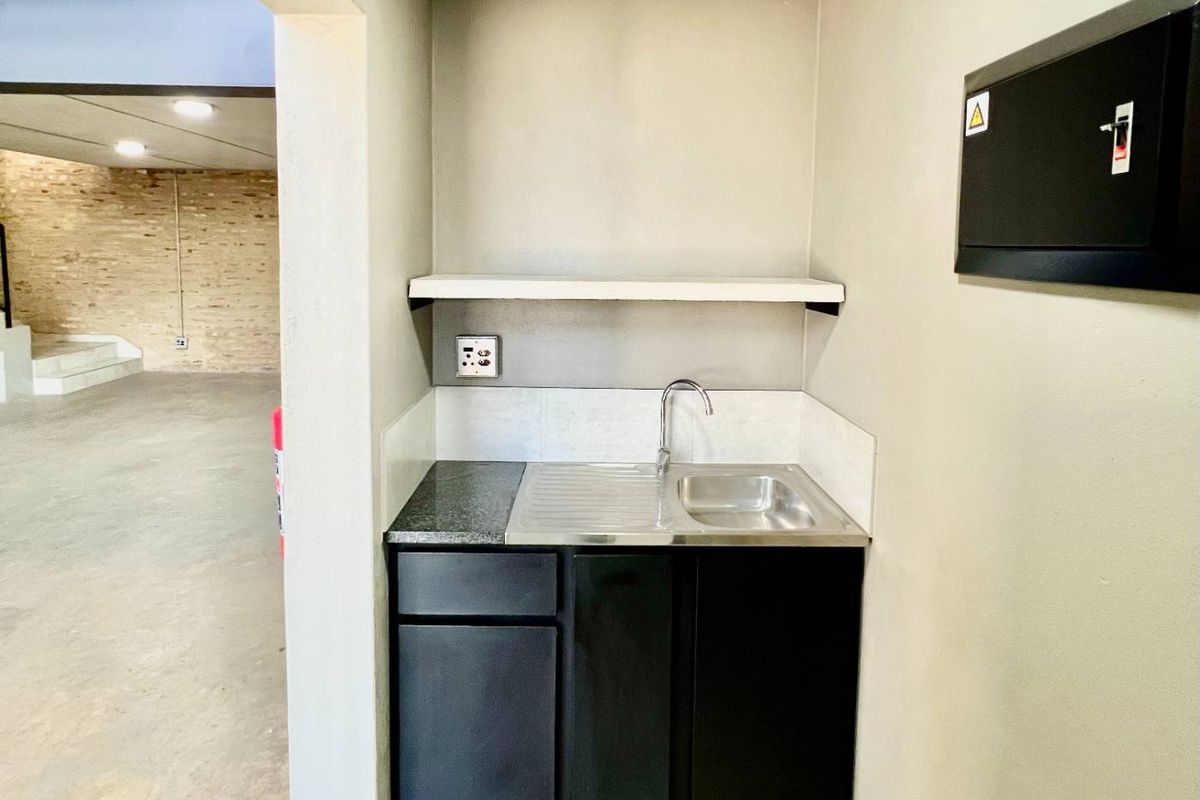 COMMERCIAL UNIT UP FOR RENT AT HALFWAY HOUSE MIDRAND - Photo 5