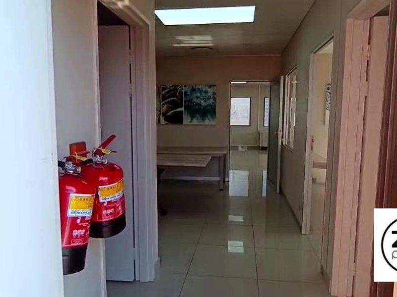 90SQM PRESTIGE OFFICE TO LET-High foot Traffic Corner - Photo 1
