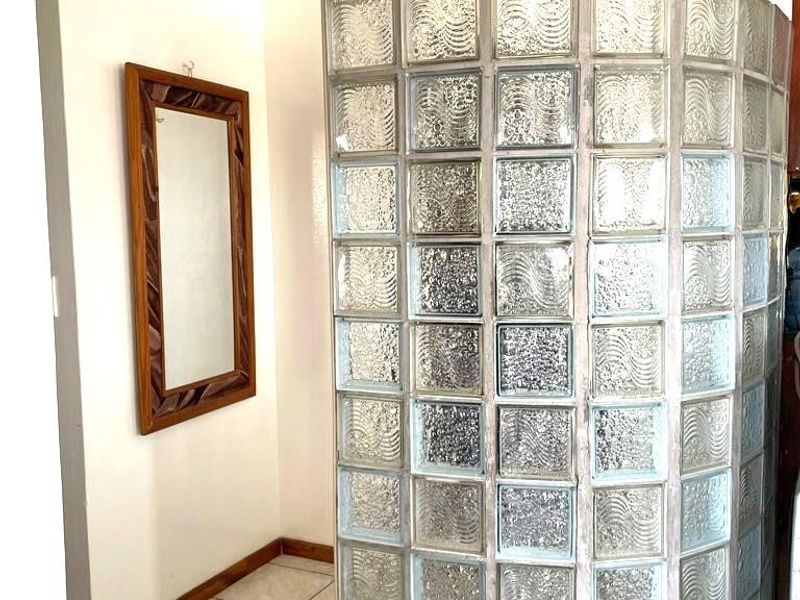 Charming 3-Bed Home - Photo 3