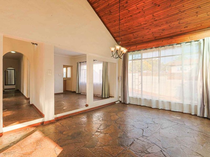 3 Bedroom Family Home in the Heart of Murrayfield - Photo 3
