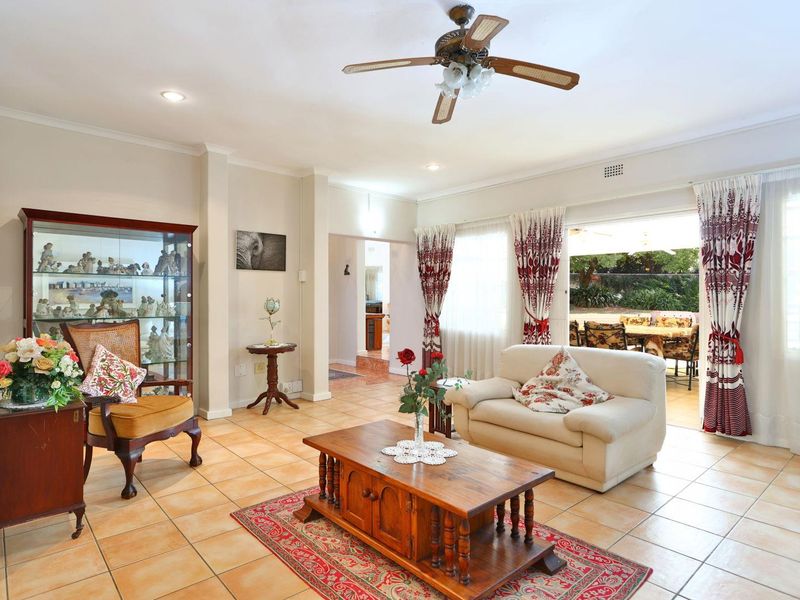 Magnificent 4 Bedroom/3 Bathroom Residence - Photo 6