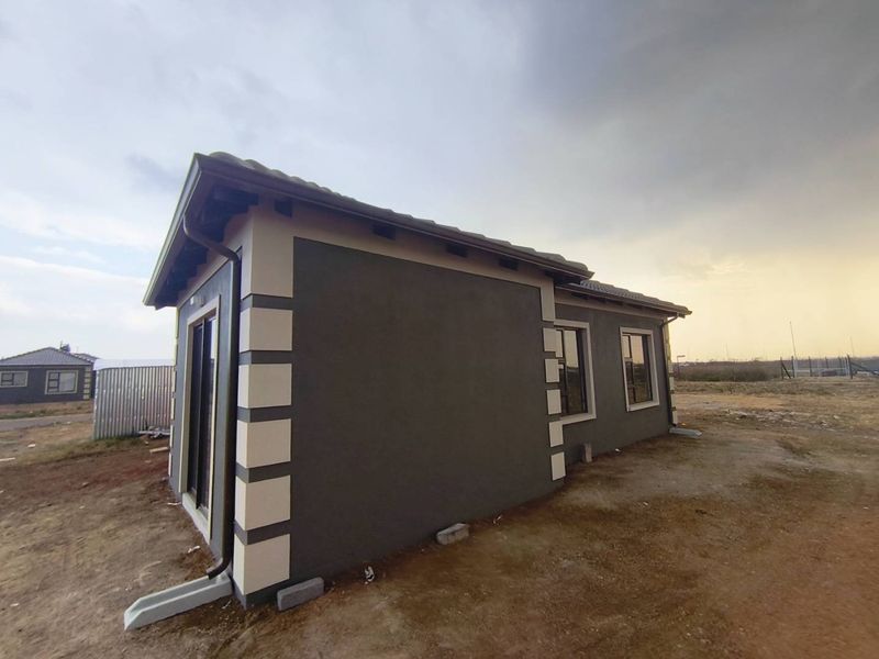 3 Bedroom House for Sale in Windmill Park Ext 32 - Photo 2