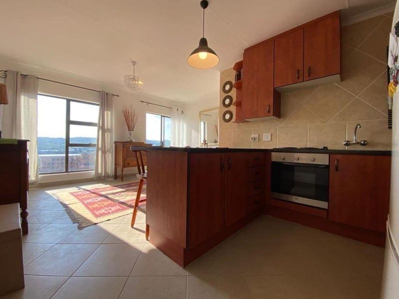 Modern Top-Floor Apartment with Stunning Sunset Views. - Photo 6