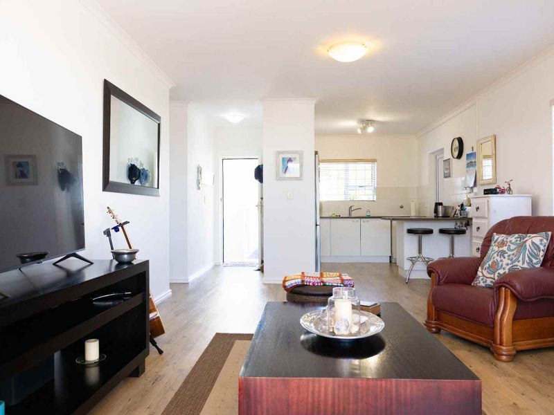 Charming, Secure Living in a Prime Location! - Photo 10