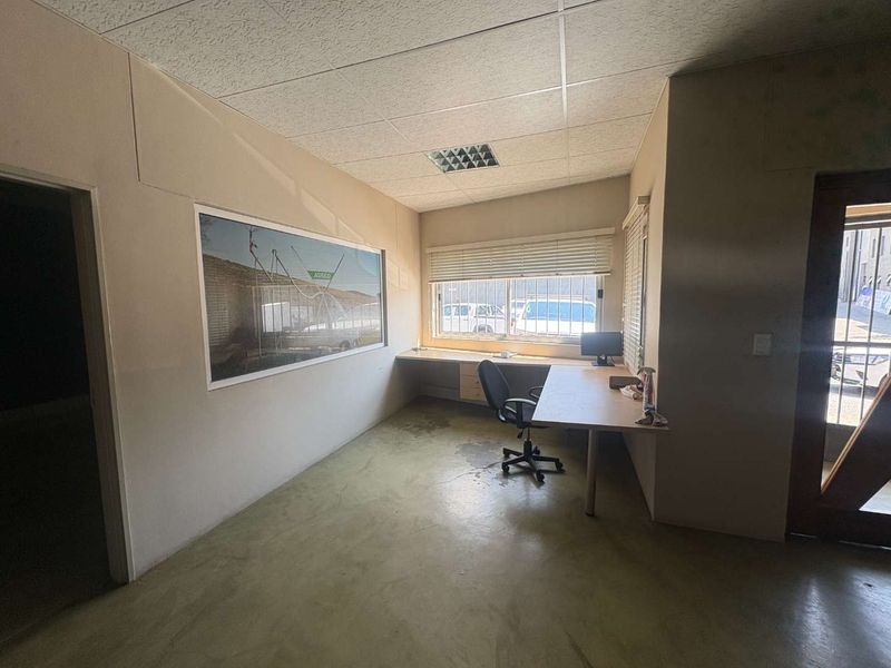 Warehouse Lafrenz Extension 1 to rent - Photo 3