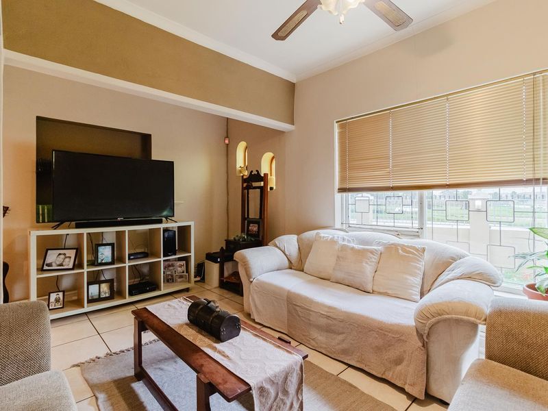 Beautiful 3-Bed Home with Potential - Photo 7