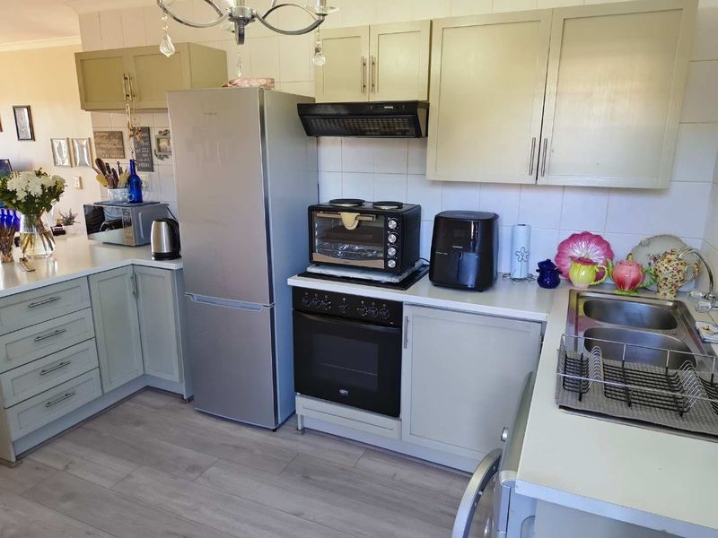 Stylish 2-bedroom townhouse to rent in Carmen Villas - Photo 3