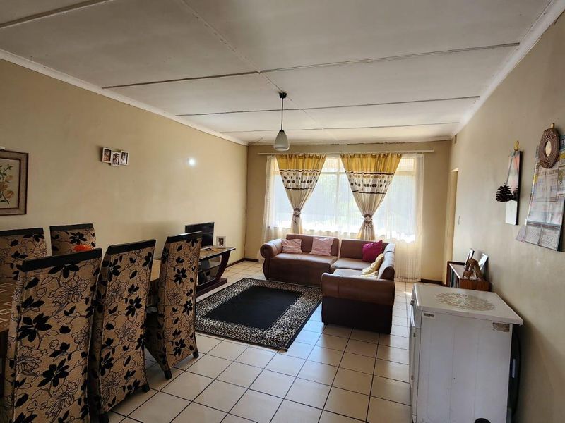 2 Bedroom Apartment For Sale in Vanderbijlpark CW3 - Photo 4