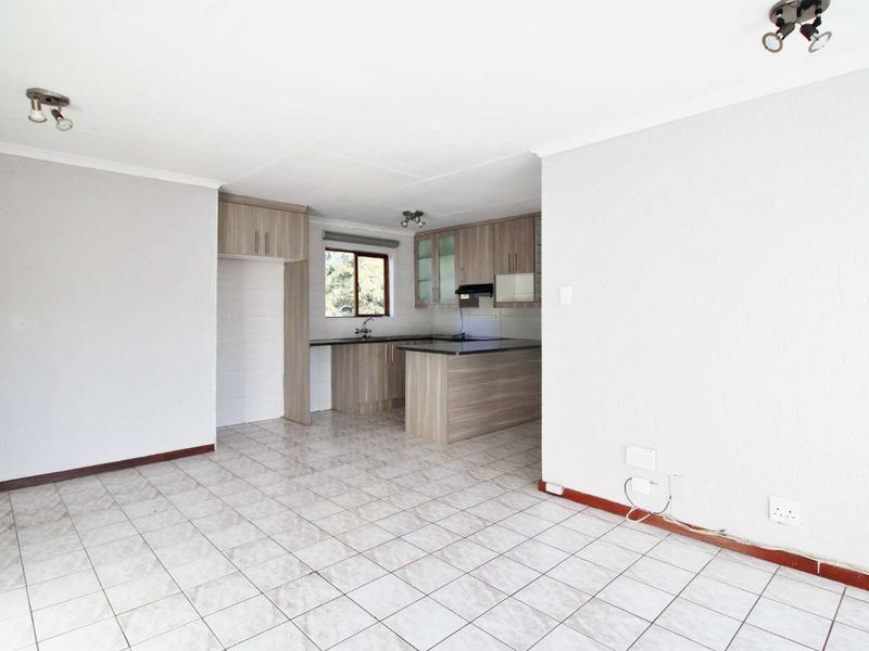 Sunny and spacious - Photo 2