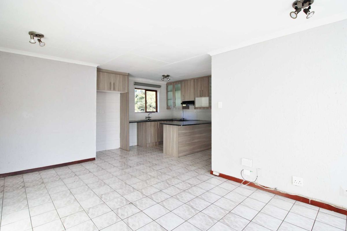 Sunny and spacious - Photo 2