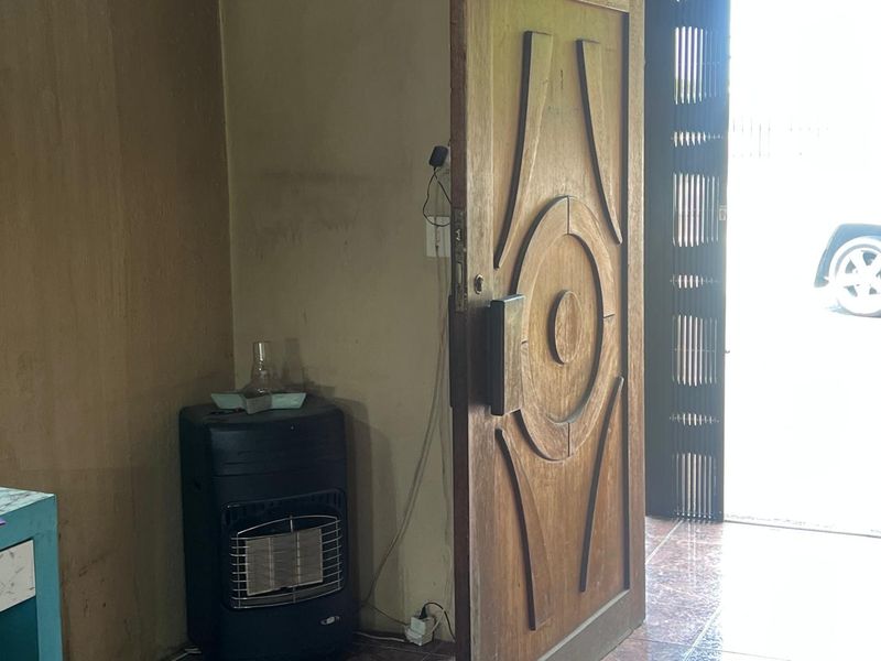 Eye catching and very different home with Cement domed roof. - Photo 3