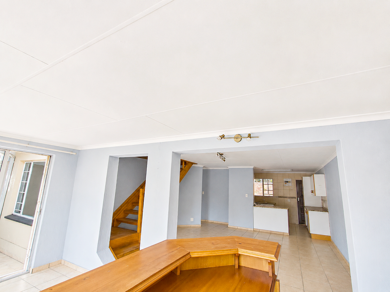 Charming 4-Bedroom Townhouse in Sought-After Alpine Village - Photo 10